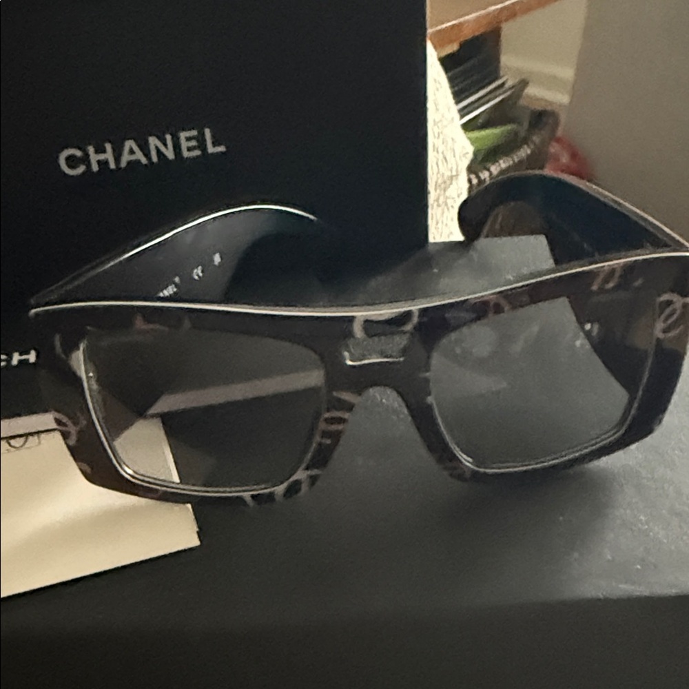 CHANEL Black Sunglasses with Subtle Monogram Accent Runway - Picture 2 of 3
